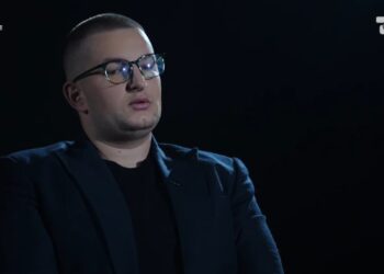 Pse u bë Klea Rama kaq e njohur? Ermes Hoxhalli ndan historinë në "Exclusive": Arsyeja për identitetin e falsifikuar dhe si mbiemri kontribuoi në suksesin e saj.