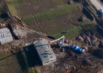 Puna vazhdon për ndërtimin e Qendrës së Madhe të Eventeve në Korçë, Rama ndan pamjet: Hapësirë moderne për aktivitete të ndryshme.