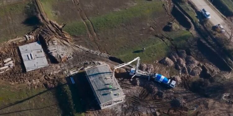 Puna vazhdon për ndërtimin e Qendrës së Madhe të Eventeve në Korçë, Rama ndan pamjet: Hapësirë moderne për aktivitete të ndryshme.