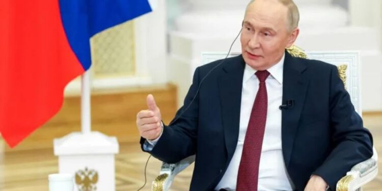 Putin kërcënon Ukrainën: Do ta pushtojmë Donbasin me forcë nëse trupat ukrainase nuk tërhiqen.