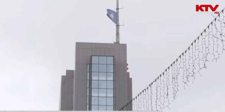 Qeveria ofron më shumë se 100 euro për fëmijët dhe pensionistët