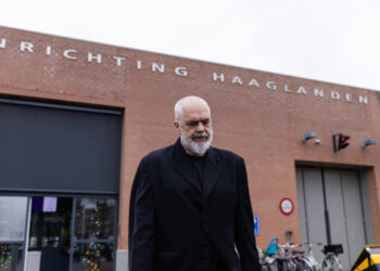 Rama takohet me Thaçin në Hagë, deklaron se disa të drejta i janë hequr atij.