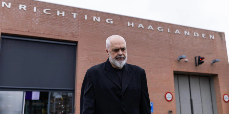 Rama takohet me Thaçin në Hagë, deklaron se disa të drejta i janë hequr atij.