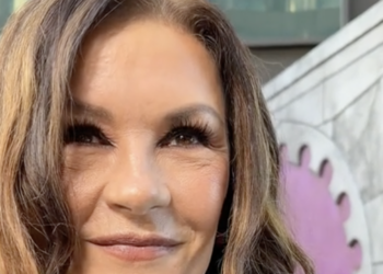Reagime negative në rrjet për plakjen e saj: Femra nga mbarë bota mbështesin Catherine Zeta-Jones!