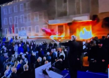 Reagimi i Ballës ndaj protestës së opozitës: Sali, nuk do t'i dëmtojë më Shqipërinë.