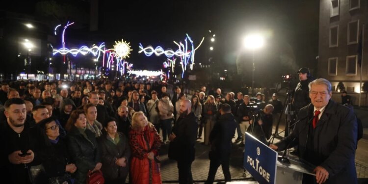 "Rifreskojmë idealet e 8 dhjetorit" / Berisha në protestë: PD arriti të mbijetojë përballë përpjekjeve për ta shkatërruar, e sollëm sot...