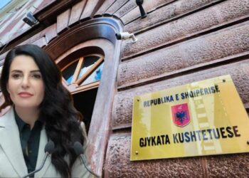 Rikthimi në detyrë i Ballukut: Vendimi zbardhet dhe qëndrimët pro e kundër/ Gjyqtarët në shumicë thonë se pezullimi dëmton interesat shtetërore, ndërsa pakica argumenton se pasojat nuk verifikohen.