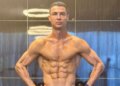 Ronaldo Behet Temë Bisedash për Trupin e Tij të Mahnitshëm në Moshën 40 Vjeçare
Cristiano Ronaldo ka rënë në sy në rrjetet sociale me një fotografi që thekson formën e tij të shkëlqyer fizike, edhe pse po afron moshën 41-vjeçare.