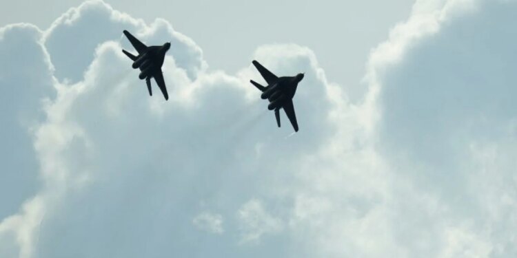 Rusia sulmon Kievin në orët e para të mëngjesit, Polonia aktivizon avionët e saj luftarakë.