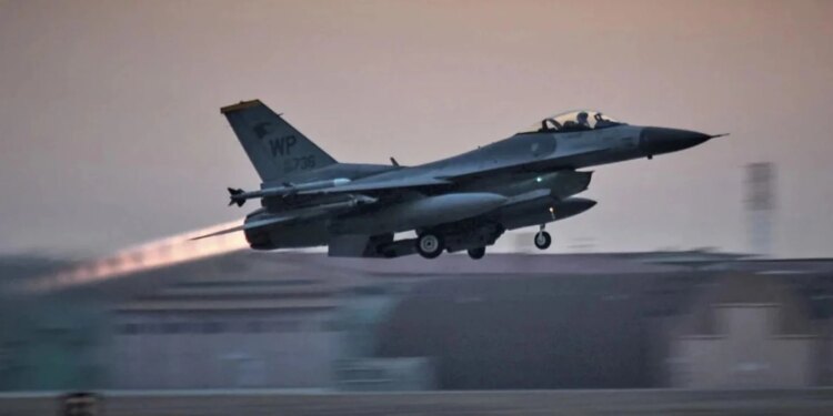 SHBA përgjigjet për dy ushtarët e vrarë nga ISIS në Siri, sulmon disa baza dhe depo armësh të grupit terrorist.