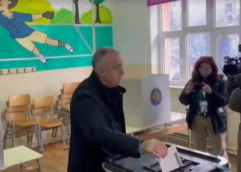 Serbët sërish votojnë si grup