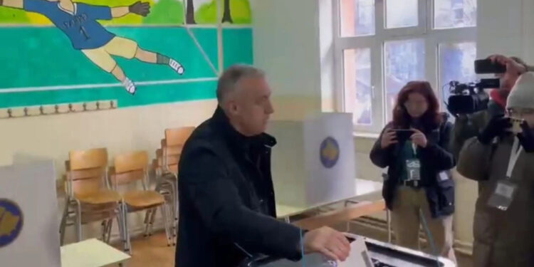 Serbët sërish votojnë si grup