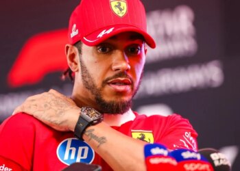 Sezoni më i dobët në karrierën e tij, Ferrari zëvendëson Hamiltonin në garën e fundit me vëllain e Leclercit.