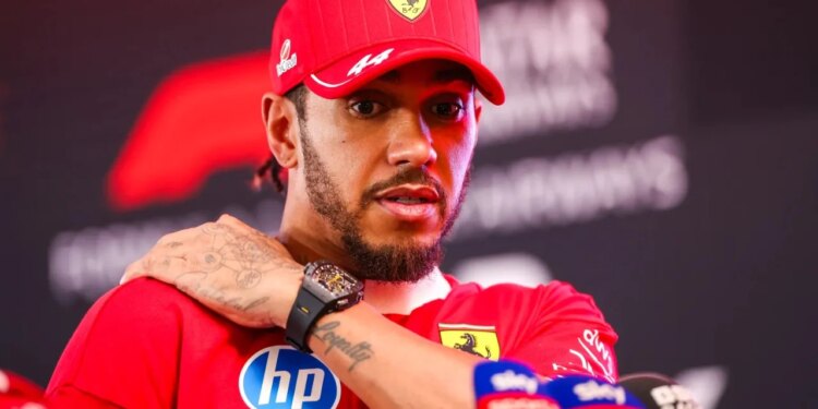 Sezoni më i dobët në karrierën e tij, Ferrari zëvendëson Hamiltonin në garën e fundit me vëllain e Leclercit.