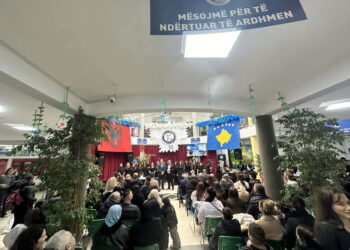 Shkolla e ndërtuar në vitin 1947 kremton përvjetorin e saj të themelimit.