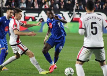 Shqipëria vazhdon të tregojë forcën e saj në futbollin europian me Dritën e Gjilanit dhe Shkëndijën e Tetovës.