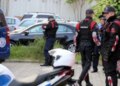 Shqiponjat kapin dy të rinj në Tiranë që dërgonin drogë nga dritarja