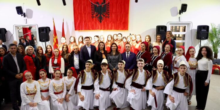 Shqiptarët kanë pasion e shpirt të kuq: Spiropali viziton Komunën e Tetovës, një qendër dinamike arsimore, kulturore dhe shoqërore në rajon