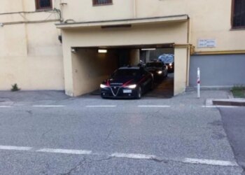 Shqiptari sulmohet së bashku me grabitjen në një shtëpi në Itali, policia konfiskon eurot dhe objekte të tjera të vjedhura.