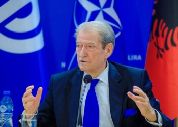 Shtimi i 28 qendrave në jug, Berisha kundërshton: Transformimi i Shqipërisë në një rrugë për emigrantë është barbarizëm