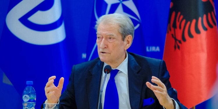 Shtimi i 28 qendrave në jug, Berisha kundërshton: Transformimi i Shqipërisë në një rrugë për emigrantë është barbarizëm