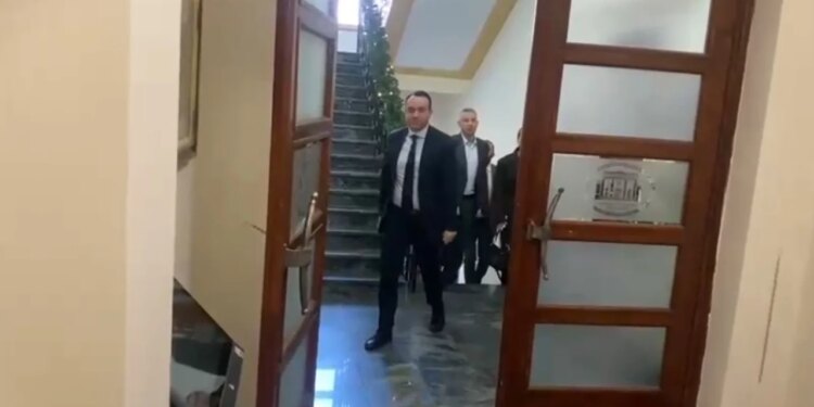 Shtyhet mbledhja e Sekretariatit të Etikës pas përjashtimit të deputetëve të PD-së