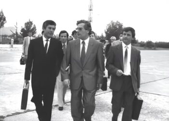 “Si më ftoi Gramoz Pashko në Shqipëri në 1991”, tregimi i ambasadorit Hill: Kë e preferonin amerikanët mes tij, Berishës dhe Selamit.