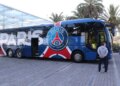 Skandal në Bilbao: Autobusi i PSG-së shkatërrohet nga gurë dhe objekte të forta, dy të arrestuar.