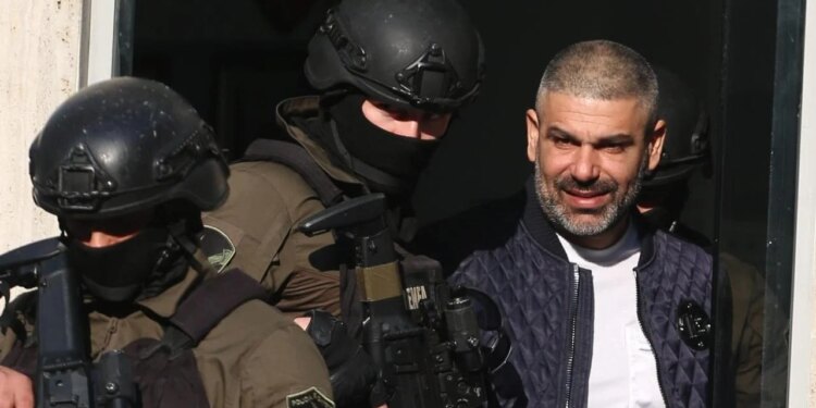 Sokol Sanxhaktari sulmohet në burgu i Reçit, ofendon rojet dhe Safet Bajrin