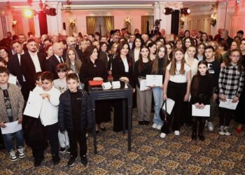 Spiropali me shqiptarët në Greqi: Çdo komunitet shqiptar shpreh atdhedashuri. Të angazhuar për arritjen e marrëveshjes për pensionet.