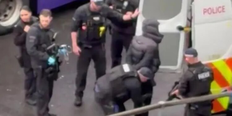 Sulmi në Londër, panik në Aeroportin Heathrow/ Pasagjerët e shqetësuar për fluturimet, 21 të plagosur