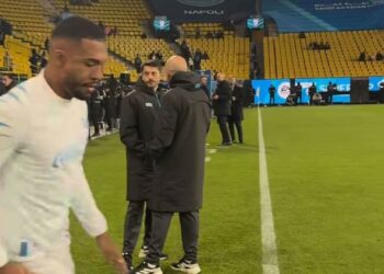 Superkupa e Italisë Napoli-Bolonja dështoi në Riad, vendet bosh të fshehura nën tendat... për t'u shmangur vështrimeve.