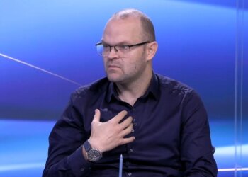 Takimi i demokratëve në ‘kafe’: Aulon Kalaja thotë për “Shqipëria Live” që nuk ishte atje për të formuar një parti të re