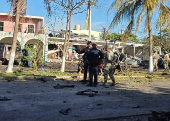Të paktën 5 persona humbin jetën nga shpërthimi i një makine bombe pranë stacionit të policisë në Meksikë.