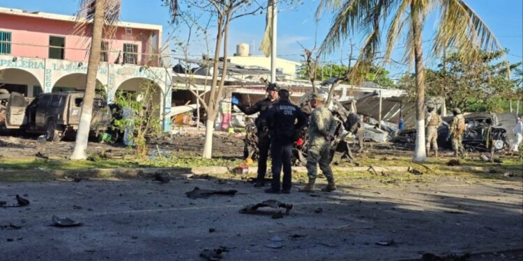 Të paktën 5 persona humbin jetën nga shpërthimi i një makine bombe pranë stacionit të policisë në Meksikë.