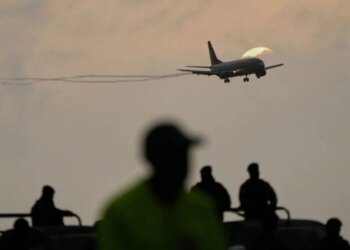 Tensionet mes Uashingtonit dhe Karakasit, kompanitë ajrore në Panama dhe Kolumbi ndërprenë përkohësisht fluturimet drejt Venezuelës.