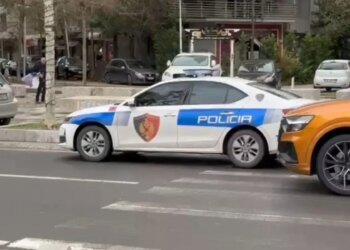 Tragjedi në Vlorë: Ndërron jetë 50-vjeçarja pas rënie dhe përplasje me bordurat e bulevardit