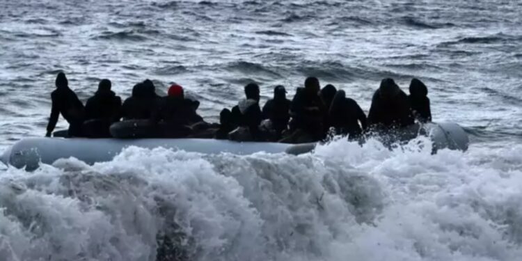 Tragjedia me 18 viktima nga mbytja e anijes në Kretë/ Transporti i trupave drejt një qyteti tjetër nis për mungesë hapësire në morg.