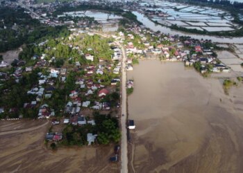 Tragjedia në Indonezi: 950 të vdekur dhe 270 të zhdukur për shkak të përmbytjeve shkatërruese.