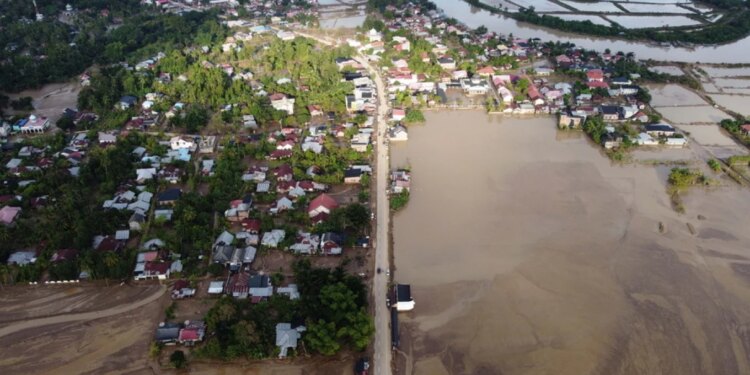 Tragjedia në Indonezi: 950 të vdekur dhe 270 të zhdukur për shkak të përmbytjeve shkatërruese.