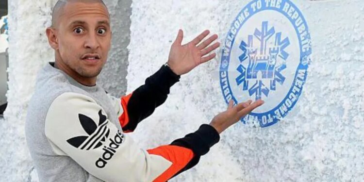 Trondit Afrikën e Jugut: DJ i njohur vretet me armë zjarri në qendër të qytetit