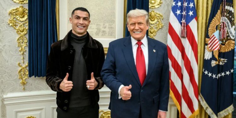 Trump merr një telefonatë nga Ronaldo, Presidenti thotë: "Nuk ka askënd më të mirë se ai"