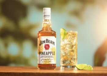 Trump shpall tarifat mbi whiskey-n, presidenti amerikan ndalon prodhimin në distilerinë Jim Beam që krijon bourbon-in e njohur.