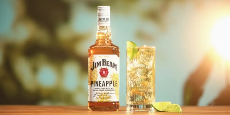 Trump shpall tarifat mbi whiskey-n, presidenti amerikan ndalon prodhimin në distilerinë Jim Beam që krijon bourbon-in e njohur.