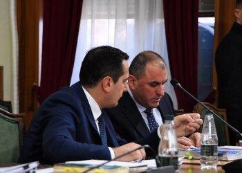 USB dhe SPAK, 10 mijë dokumente për Ballukun, avokati i zv.kryeministres kërkon 3 javë; Prokurori: 5 ditë janë të mjaftueshme.