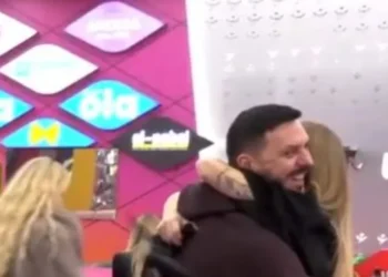 "Unë e di që më do" / Përqafimet në shtëpinë e BBV mes Mirit dhe Selinës: Të gjithë të duan!