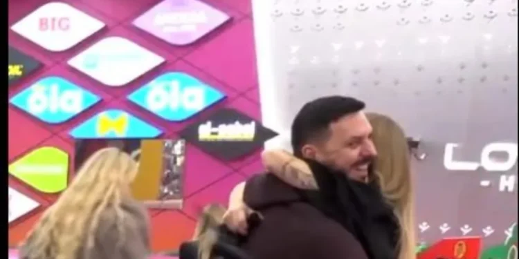 "Unë e di që më do" / Përqafimet në shtëpinë e BBV mes Mirit dhe Selinës: Të gjithë të duan!