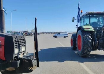 VIDEO/ Batalioni i fermerëve përpiqet të rrethojë furgonin e policisë, përleshje të ashpra në Greqi