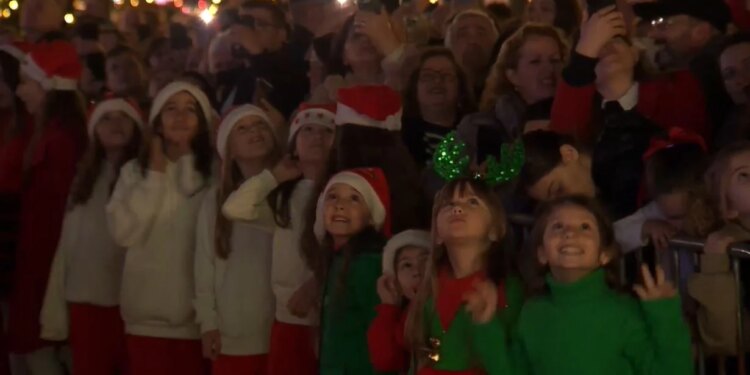 VIDEO/ Festat e Dëntorit: Shkodra ndriçon në mënyrën më magjike në të gjithë Shqipërinë, ofron një spektakël të jashtëzakonshëm