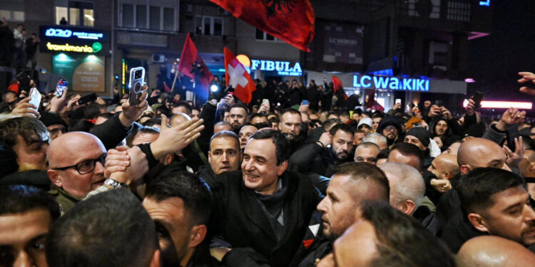 VV-ja arrin një fitore të thellë, partitë e tjera premtojnë të rishikojnë pozitat e tyre.